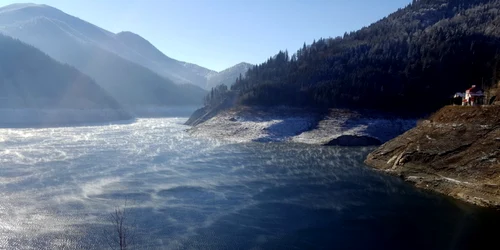 lacul gura apelor retezat foto daniel guta adevarul