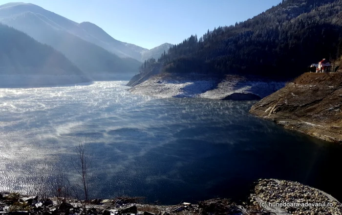 lacul gura apelor retezat foto daniel guta adevarul