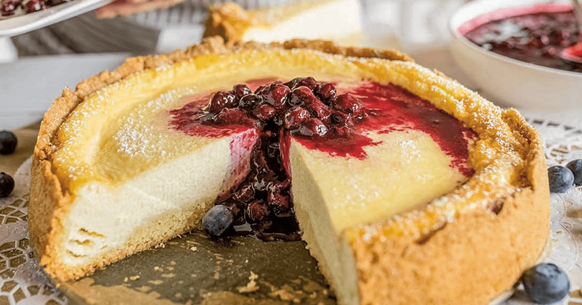 Cheesecake cu compot de afine