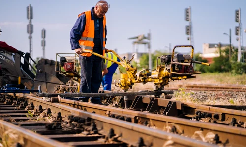 lucrari inlocuire cale ferata sine muncitori feroviari CFR Infrastructura jpeg