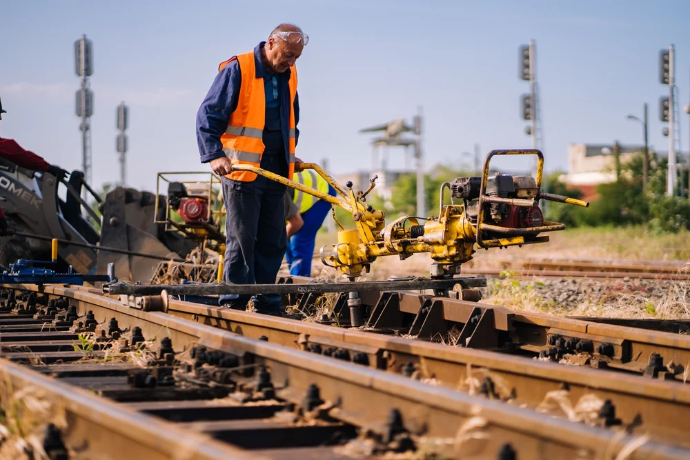 Sporuri tăiate pentru trei categorii de angajați CFR