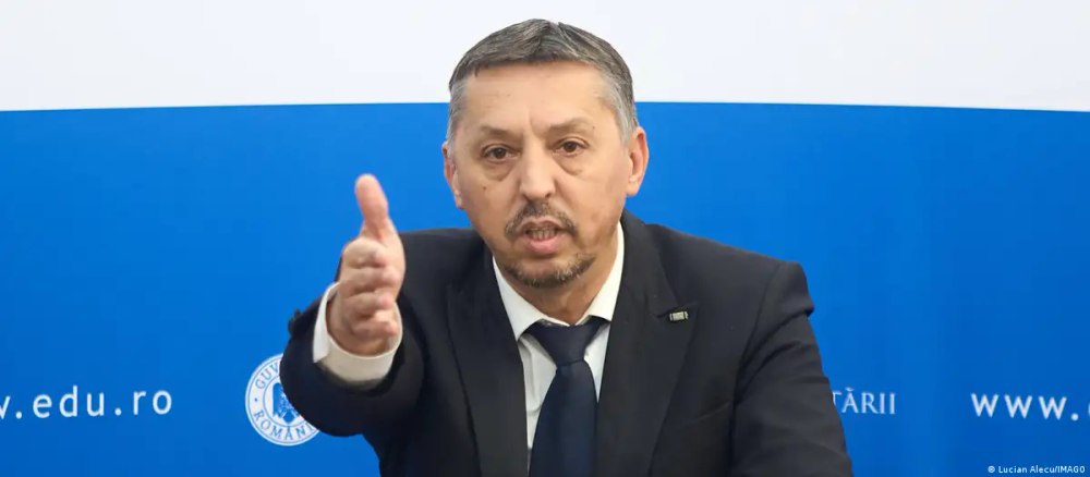 De ce pleacă ministrul care a întors pe dos Educația?