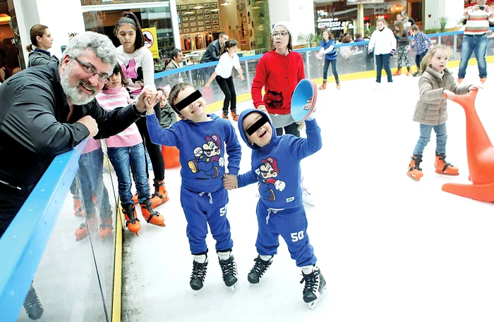 Adriana vrea ca Maximus şi Eduard să-şi întâlnească tatăl doar cu Protecţia Copilului de faţăFoto: Sever Gheorghe