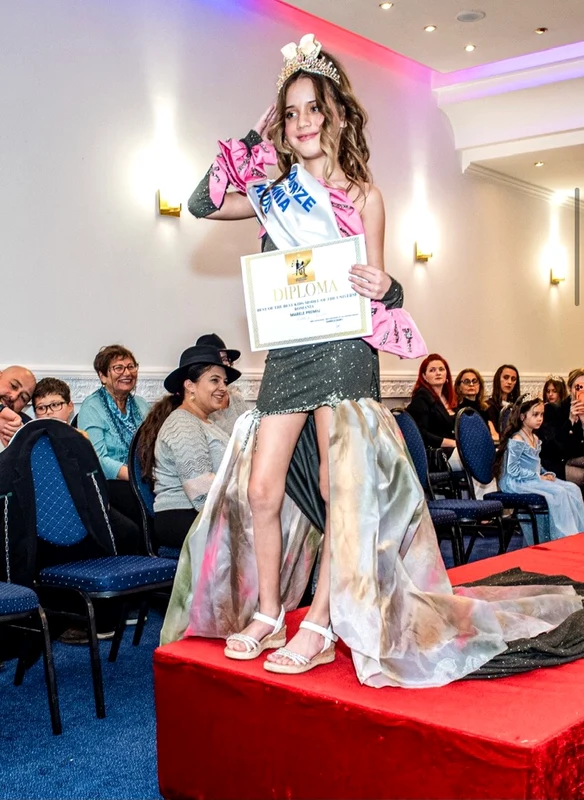 Izabela Zuluf, fiica cea mare a Sânzianei Buruiană, e model internațional la 9 ani Foto: arhiva personală 