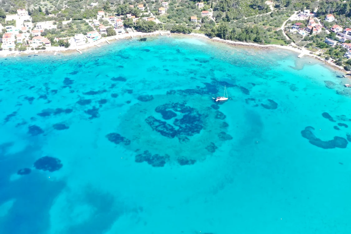Ruinele scufundate ale unui drum de piatră vechi de 7.000 de ani, descoperite în largul coastei Croaţiei (foto: Facebook / Sveučilište u Zadru)