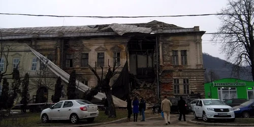 perete prabusit ziarmm jpg