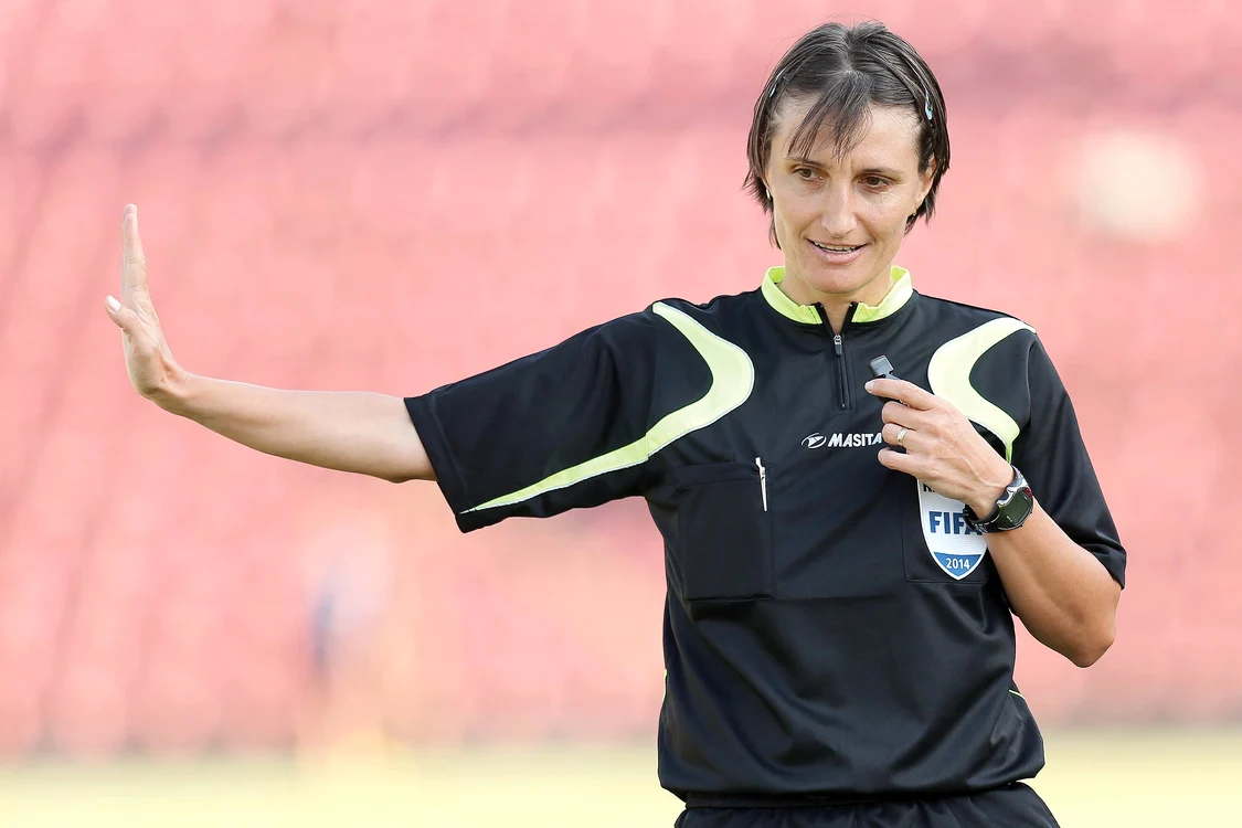 Teodora Albon este unul dintre cei mai bine cotaţi arbitri din fotbalul feminin FOTO: Mediafax