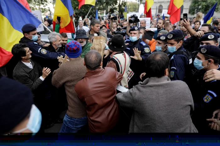 Protest anti-masca în Piaţa Universităţii din Bucureşti FOTO Inquam Photos / George Calin