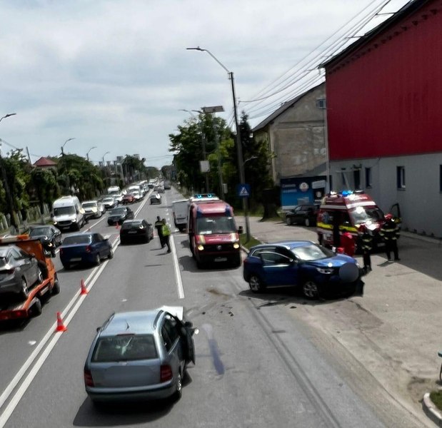 Accident produs de un bucureştean care a murit după ce a suferit un infarct la volan. Alte trei persoane, rănite