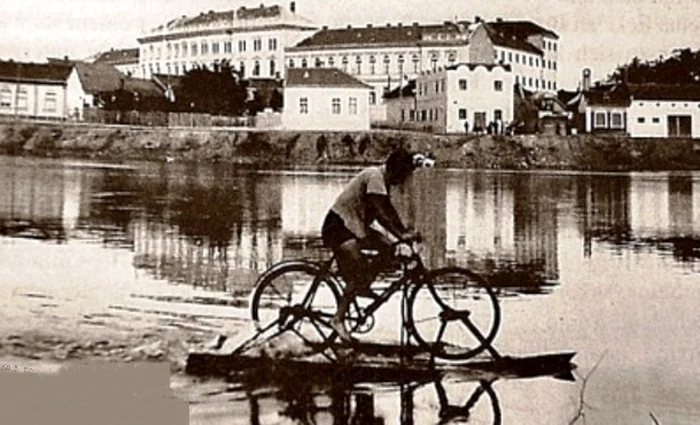 FOTO Colecţia Cristian Ghinea