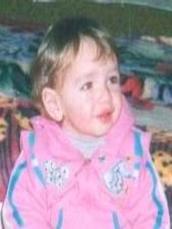 Botoşani: UPDATE: Alina Suru ,, A intrat în pământ, s-a dus la cer. Nu ştiu unde e copilul meu! ,, La patru zile de la dispariţie, fetiţa de doi ani nu este de găsit.( GALERIE FOTO)