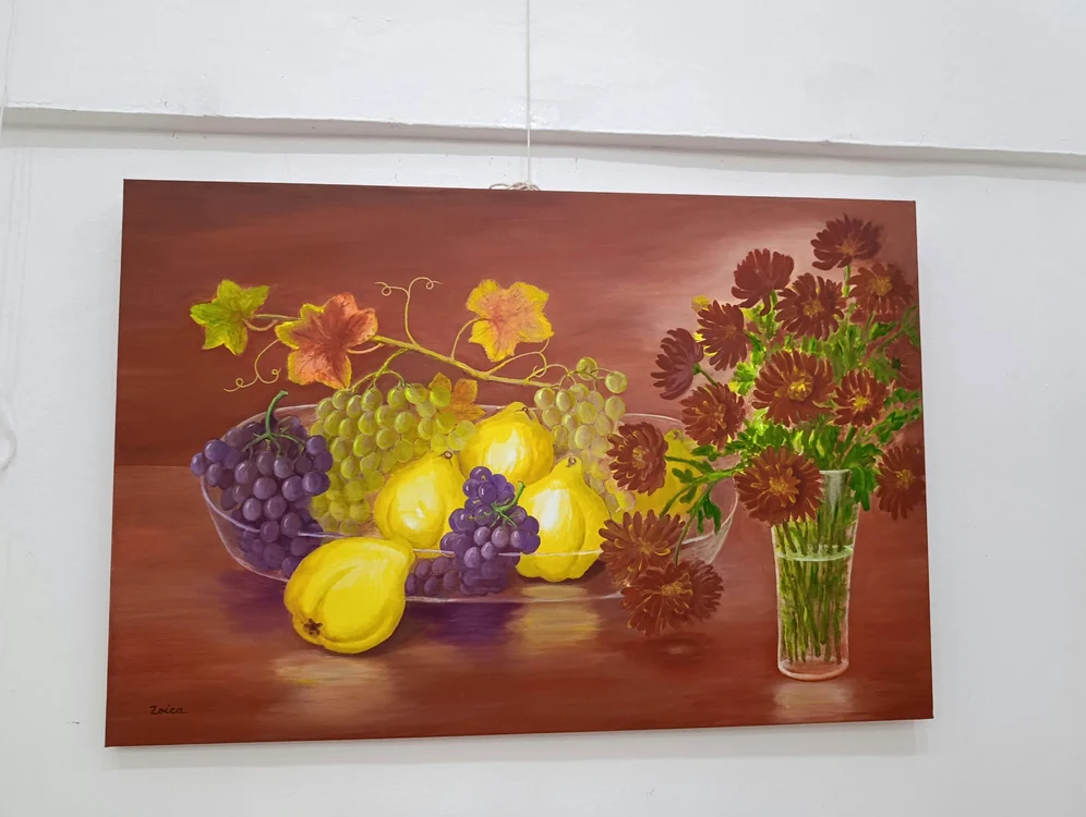 pictura_flori_roșii_struguri_si_gutui