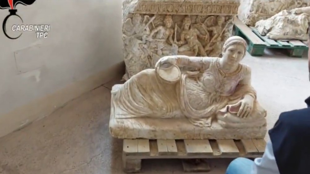 Artefacte etrusce de 8 milioane de euro, recuperate în Italia de la jefuitori de morminte „amatori”