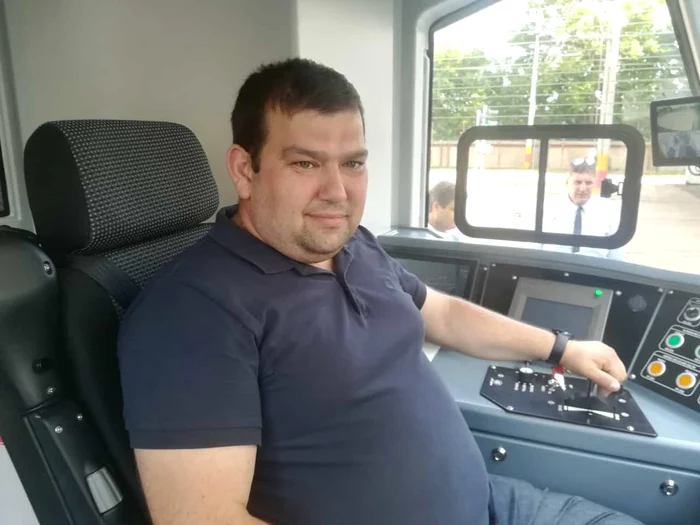 Lucian Tînjală a venit de la Arad ca să învețe vatmanii de la STB cum să conducă ”omida”