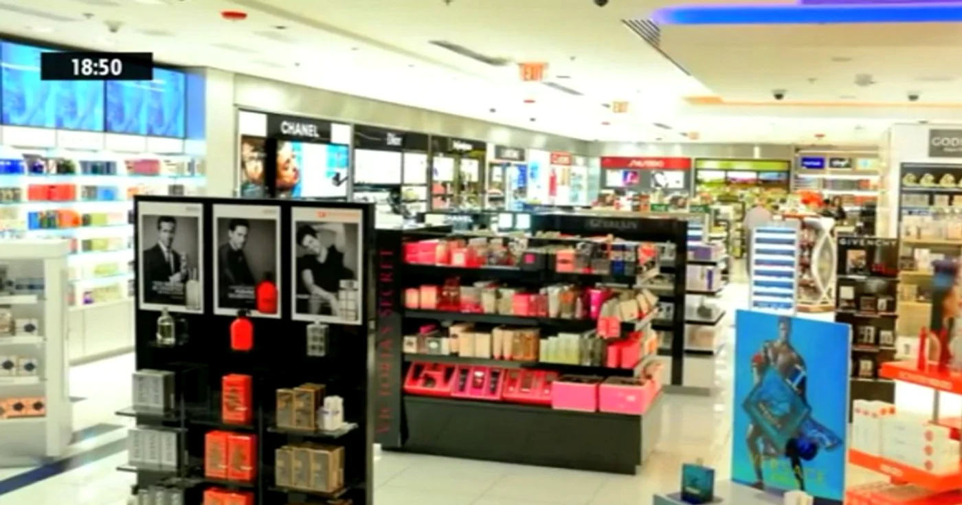 Un român este regele furturilor din magazinele duty-frere din aeroporturi