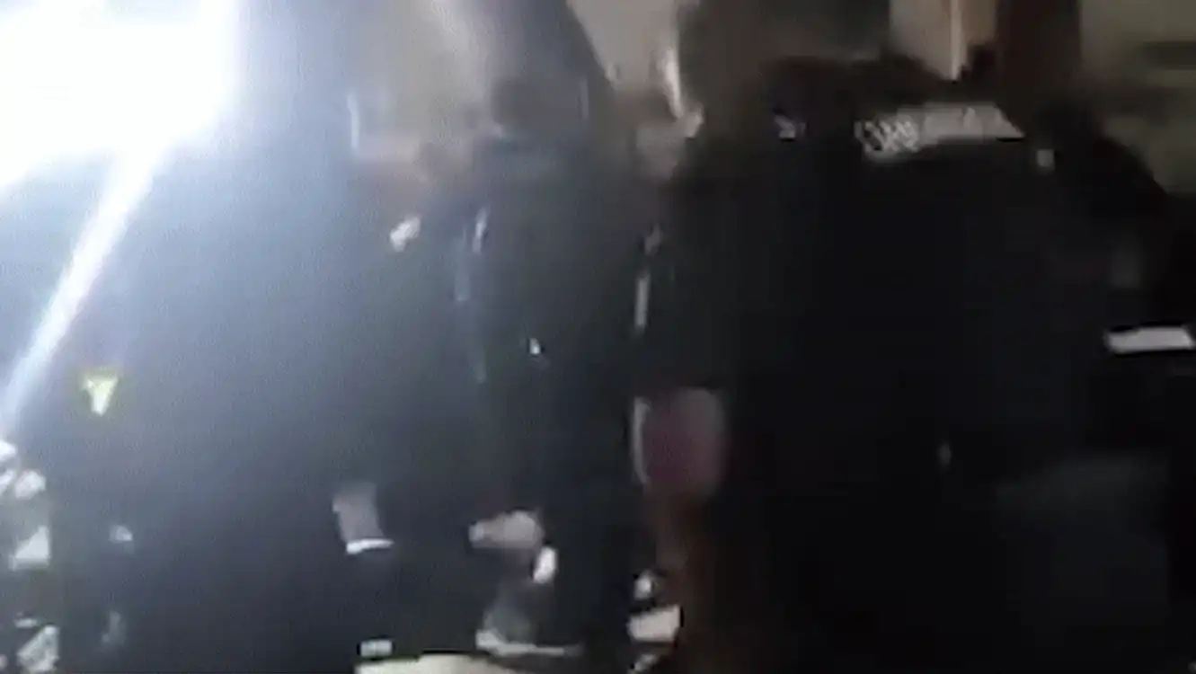 Suporterii Petrolul s-au luat la bătaie cu jandarmii după meciul cu FC Botoșani FOTO Captură video