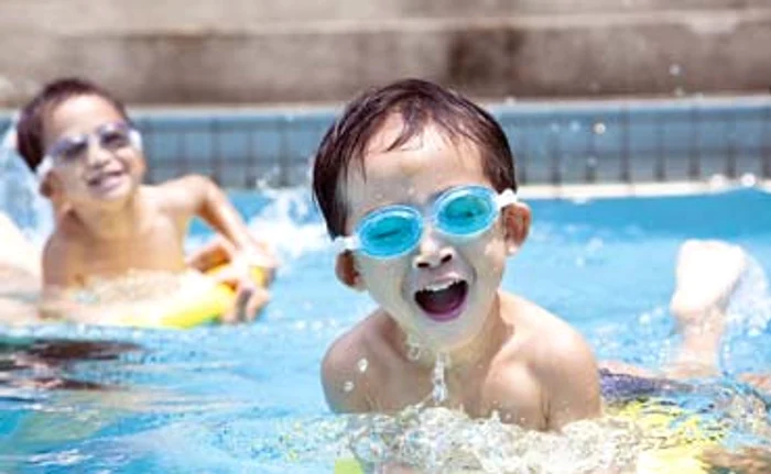 Înotul poate fi practicat încă de la vârsta de 4 luni
