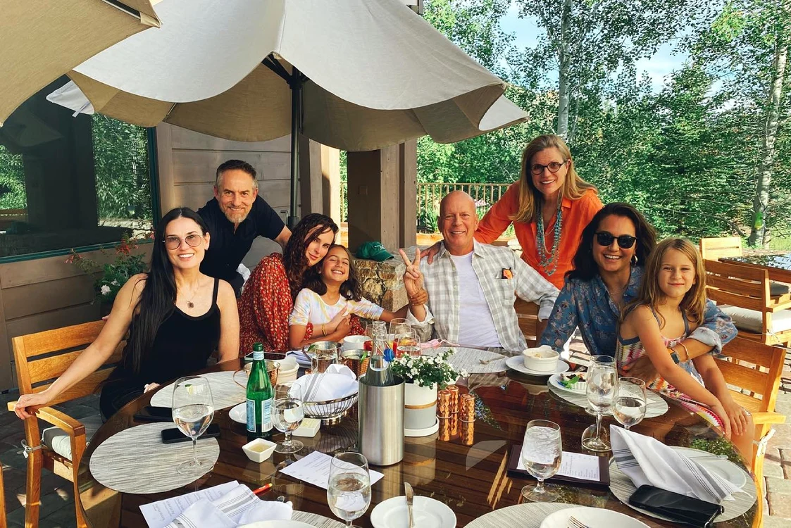 Bruce Willis și familia extinsă Instagram 2 jpg