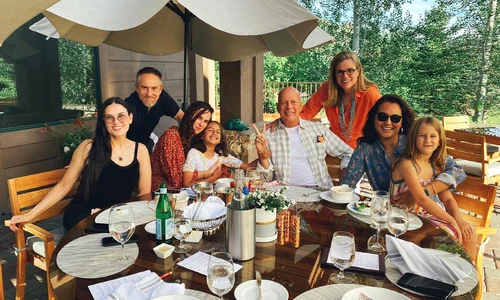 Bruce Willis și familia extinsă   Instagram 2 jpg