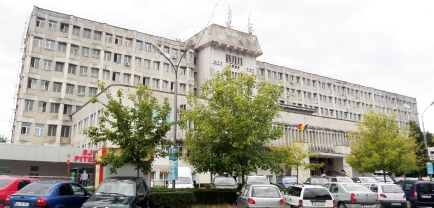 Doi doctori şi mai multe infirmiere şi îngrijitoare de la Spitalul Judeţean Argeş au fost trimise în judecată FOTO: Denis Grigorescu