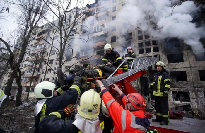 Bloc de 9 etaje distrus la Kiev foto Profimedia