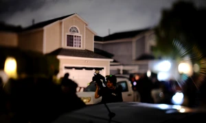 Poliție și agenți FBI la locuința lui Cole Tomas Allen din Torrance, California FOTO profimedia jpg