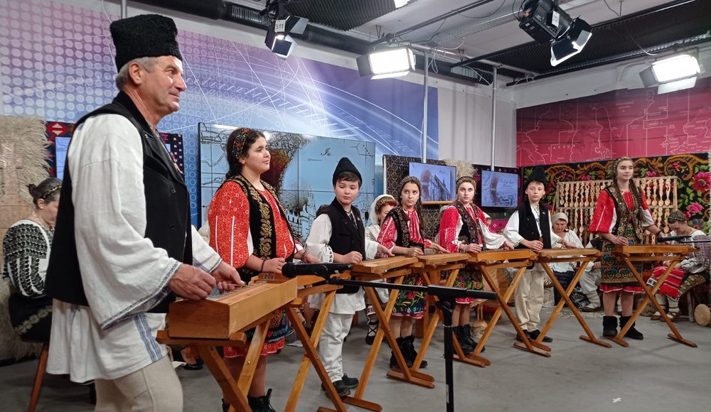 Drumul țiterei prin mâinile meșterului popular Tică Vasile. Tezaurul Uman Viu care duce tradiția mai departe VIDEO