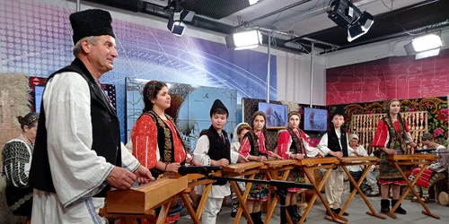 grupul de țiterași conduși de Tică Vasile Foto  Tică Vasile jpg