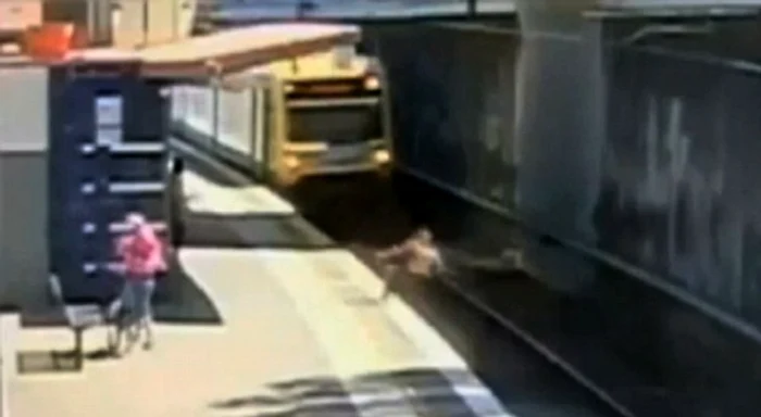 A trişat moartea la 88 de ani, după ce a căzut în faţa trenului