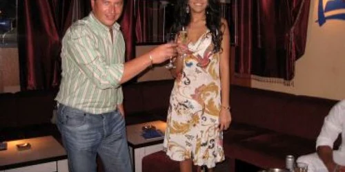 Bistriţa : Cea mai frumoasă româncă, sărbătorită cu şampanie(GALERIE FOTO)