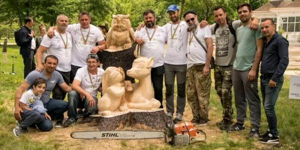 Festivalul Naţional al Carverilor de la Pensiunea Cerna Vaideeni din Vâlcea la prima ediţie Foto Arhiva personală Adrian Mircea Bondoc