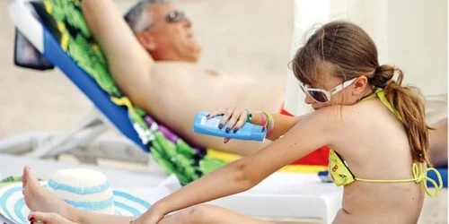 Expunerea la soare trebuie însoţită de folosirea cremelor de protecţie  