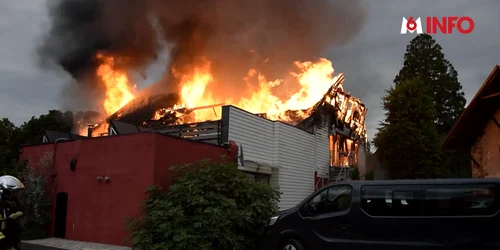 Unsprezece persoane dispărute în Franța în urma unui incendiu într o casă de vacanță FOTO Captură Video Twitter png