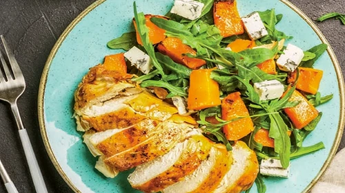 salata calda cu piept de curcan jpg