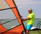 Theodor Stolojan a învățat windsurfing Foto: Școala de windsurfing Piccadilly Mamaia/Facebook jpg