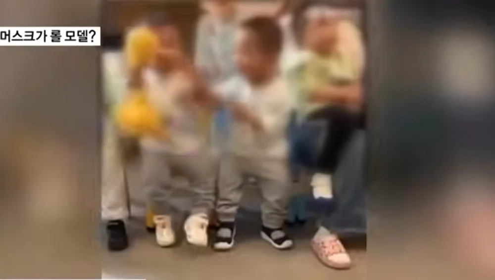 Un miliardar chinez este tatăl a sute de copii, născuți de mame-surogat, în SUA. Bărbatul speră că aceștia se vor căsători cu copiii lui Elon Musk