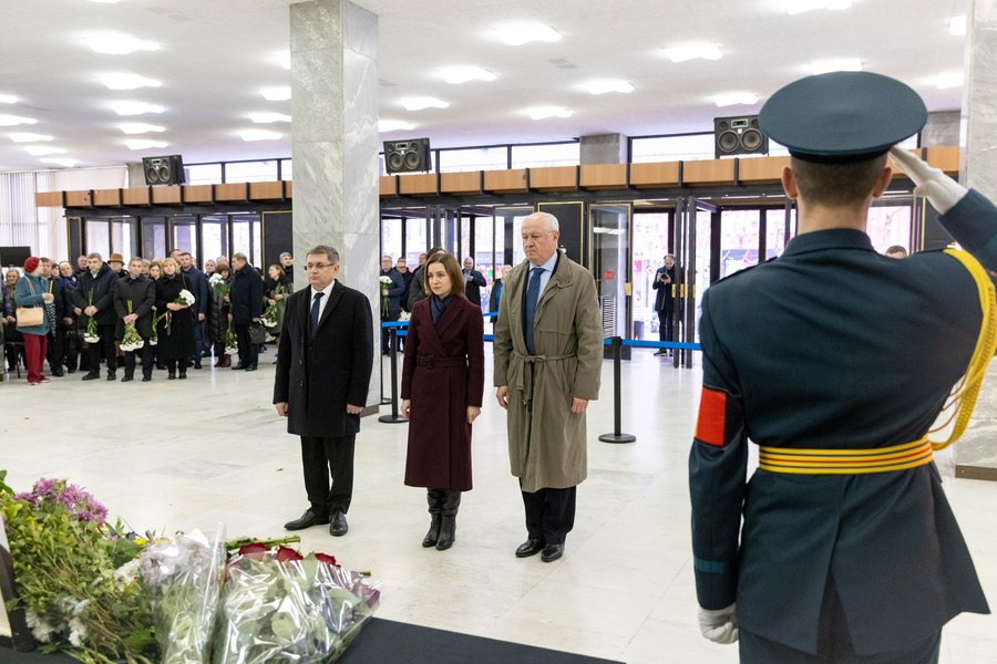 Chișinăul i-a adus ultimul omagiu patriotului Ilie Ilașcu, înmormântat cu onoruri militare la București 