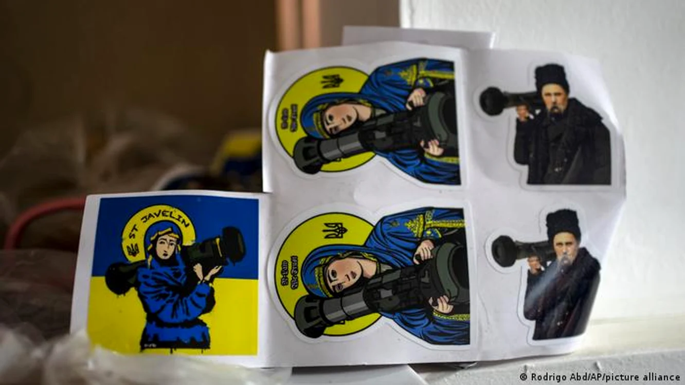 Imaginea unei sfinte cu arma în mână