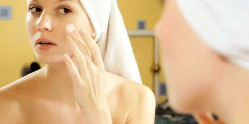 Ar trebui să cerem sfatul dermatologului înainte de a folosi cosmetice