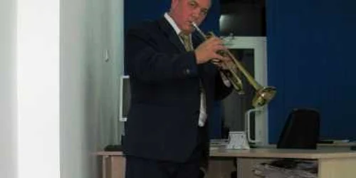Giurgiuveanul a cântat în diferite orchestre şi a predat lecţii de trompetă