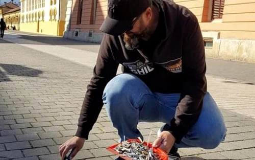 A renunţat la multinaţională pentru a strânge mucuri de ţigară din Alba Iulia  Povestea lui Cristian Kalanyos jpeg