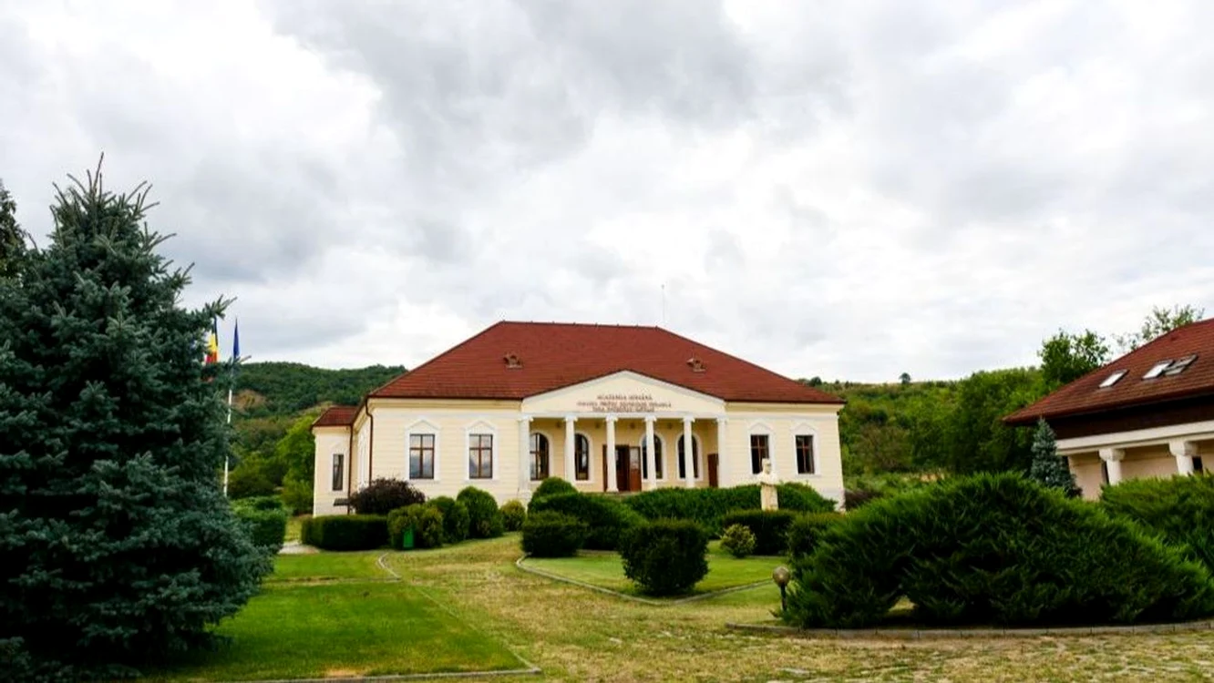 Conacul Berthelot – sediul Centrului de Dezvoltare Durabilă Țara Hațegului-Retezat al Academiei Române (© Andreea Beatrix Pantiloi, specialist comunicare și relații publice, Filiala Cluj-Napoca a Academiei Române)