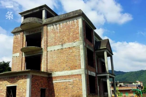 Vila a început să fie ridicată în urmă cu câțiva ani