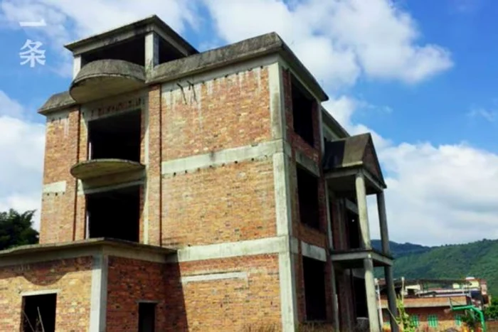 Vila a început să fie ridicată în urmă cu câțiva ani