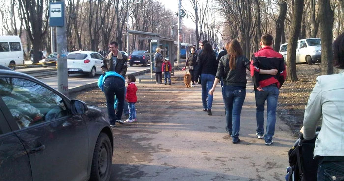 La capitolul sport şi activităţi în exterior, majoritatea moldovenilor preferă plimbările. FOTO Adevărul