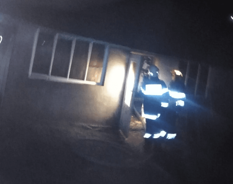 Tată şi fiu arși de vii în toiul nopţii la Pipirig, Neamţ. Oamenii au fost surprinși de foc în somn