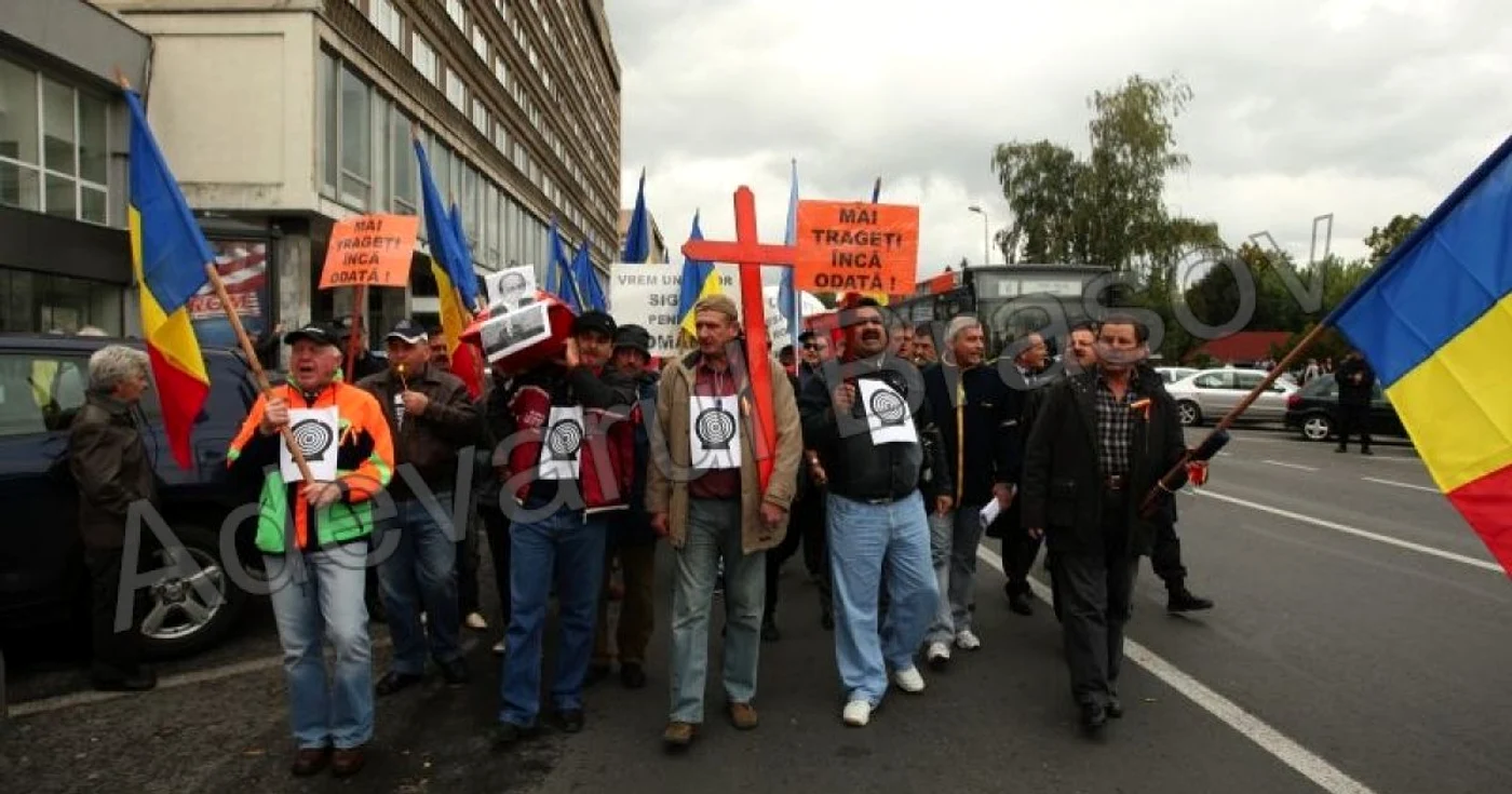 Revoluţionarii au mai protestat, la Braşov, pentru a-şi cere drepturile. Foto: Arhivă