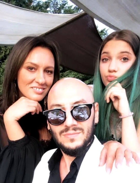 Nick, alături de familia sa