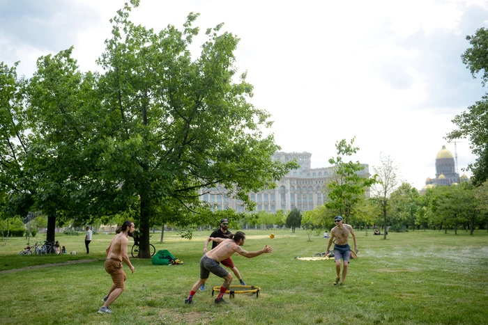 
    Mişcarea în aer liber  are numeroase beneficii    