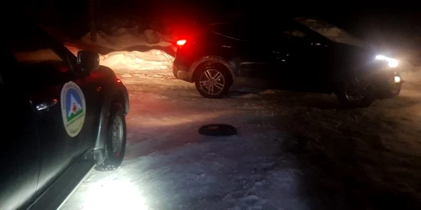 turisti blocati cu masina Scropoasa